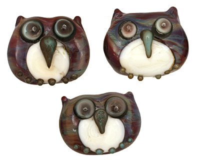 The BeadsNest Lampwork Glass Jewel Owl 14-16x17-18mm