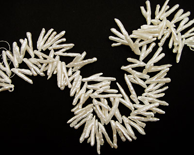 Pearly White Biwa Wishbone 13-16x30-35mm