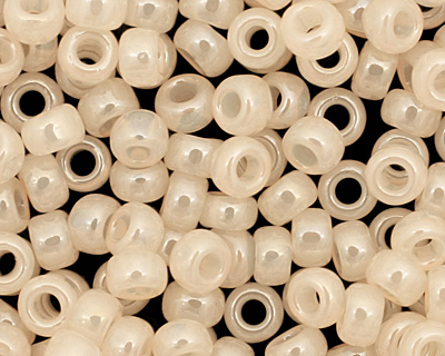 TOHO Ceylon Light Ivory Round 8/0 Seed Bead
