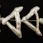 Pearly White Biwa Triangle 21-25x35-40mm