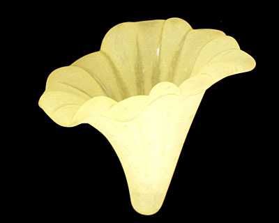 Lucite Lemon Trumpet Flower 35x28mm