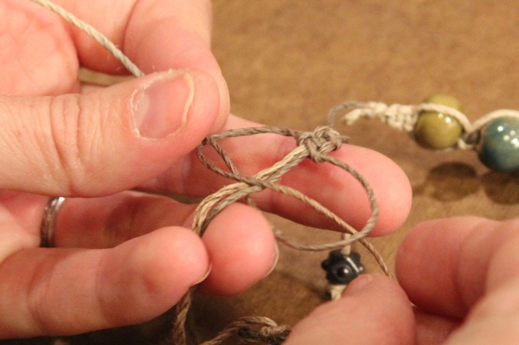 Using the Sliding Square Knot (Technique) Lima Beads