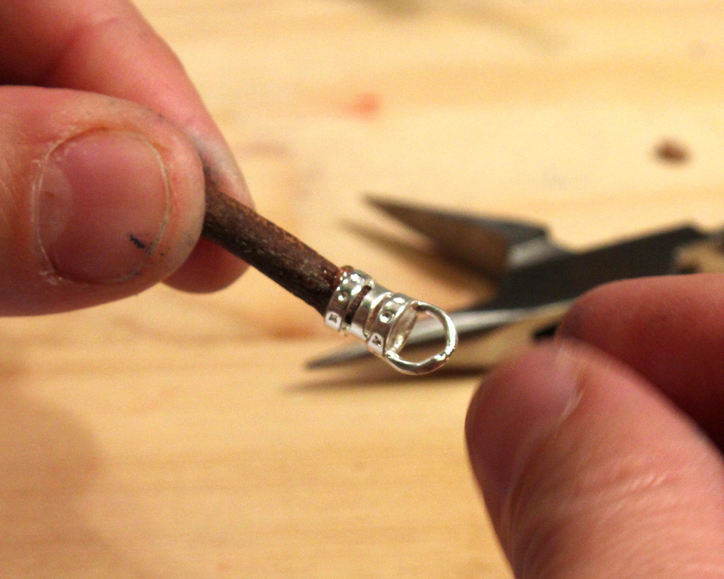 Using a Leather Cord Crimp End (Technique) Lima Beads